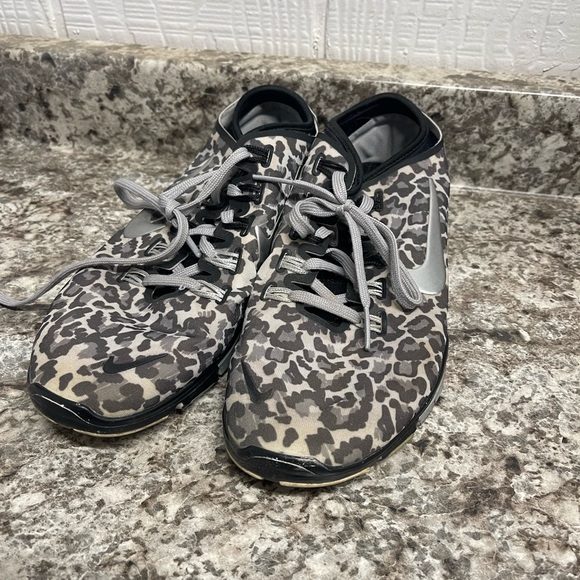Black/Grey/White cheetah print Nikes- Free TR Connect 2 - Picture 1 of 9